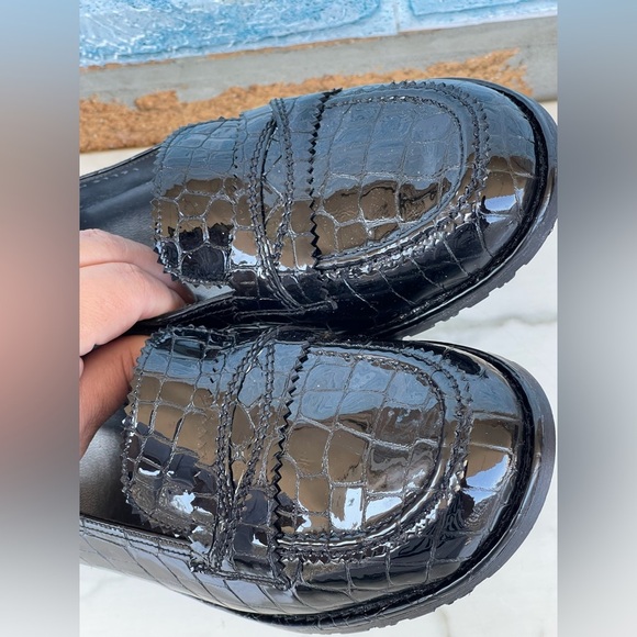 stuart weitzman croc embossed patent leather loafers size 8 - Picture 7 of 11